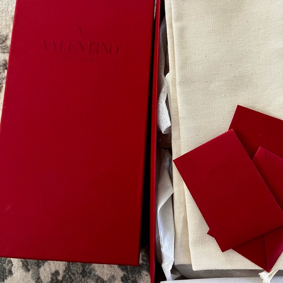 Valentino Slides - Picture 2 of 6